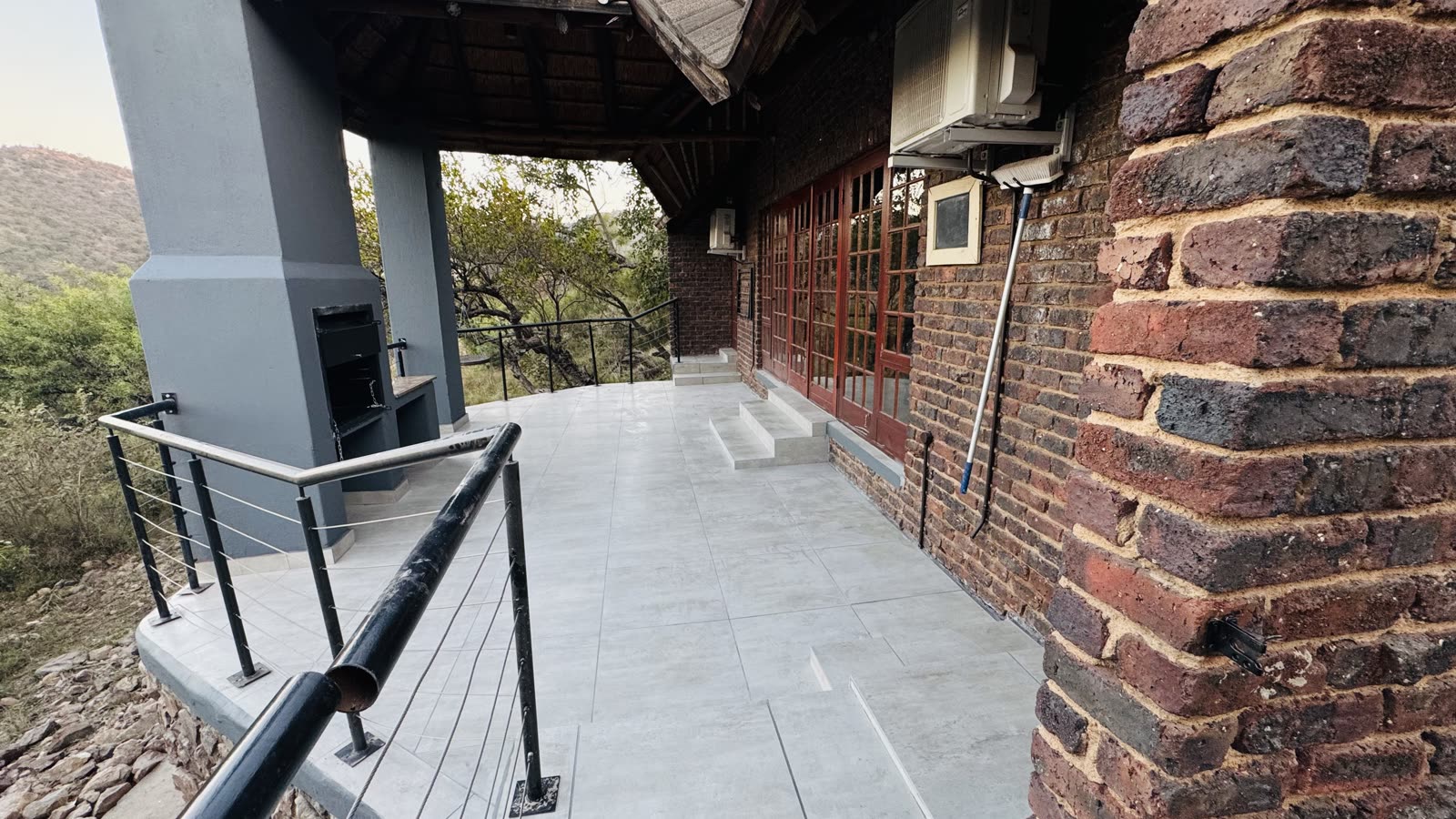 Mabalingwe Kubu Camp unit 81 veranda approach with railings